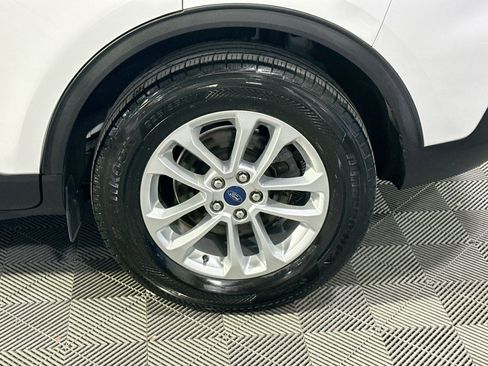 Used 2020 Ford Escape SE image 12