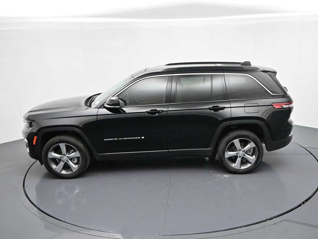 Used 2025 Jeep Grand Cherokee Limited w/ Luxury Tech Group II AWD/4WD image 21