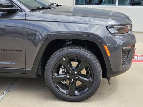 New 2026 Jeep Grand Cherokee L Limited w/ Limited Altitude Package RWD image 6