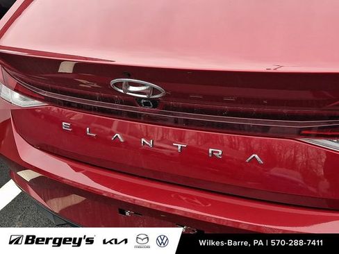 Used 2023 Hyundai Elantra SEL w/ Convenience Package image 11