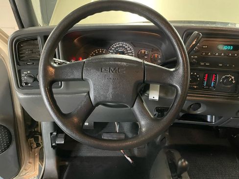 Used 2004 GMC Sierra 2500 W/T AWD/4WD image 13