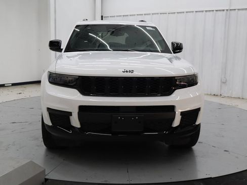 Used 2024 Jeep Grand Cherokee L Altitude AWD/4WD image 8
