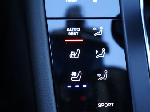 New 2026 Porsche Macan image 25