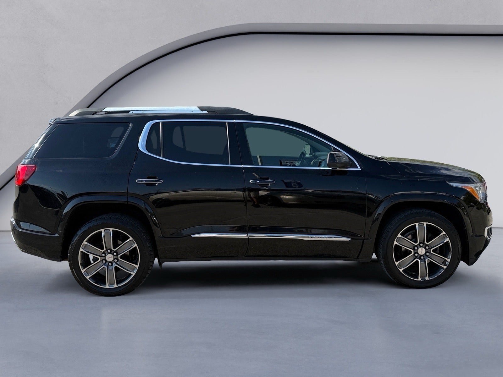 Used 2017 GMC Acadia Denali w/ Technology Package AWD/4WD image 6
