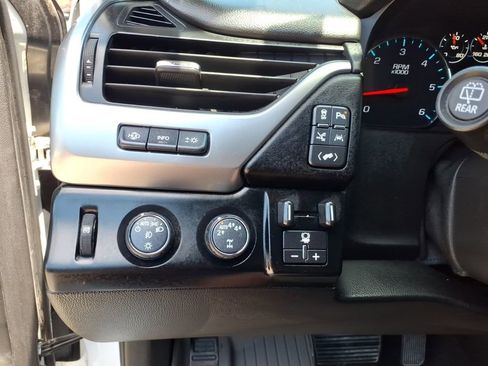 Used 2018 Chevrolet Tahoe Premier AWD/4WD image 16