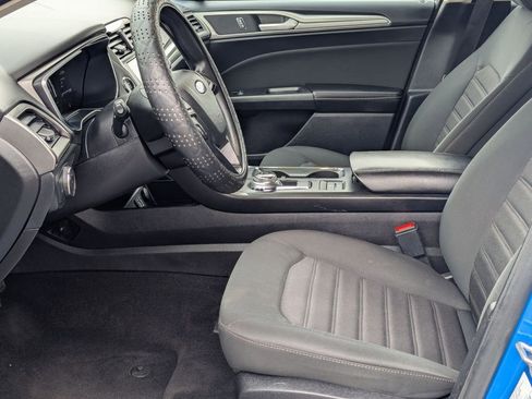 Used 2020 Ford Fusion SE image 11