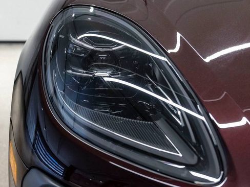 Used 2025 Porsche Macan image 41