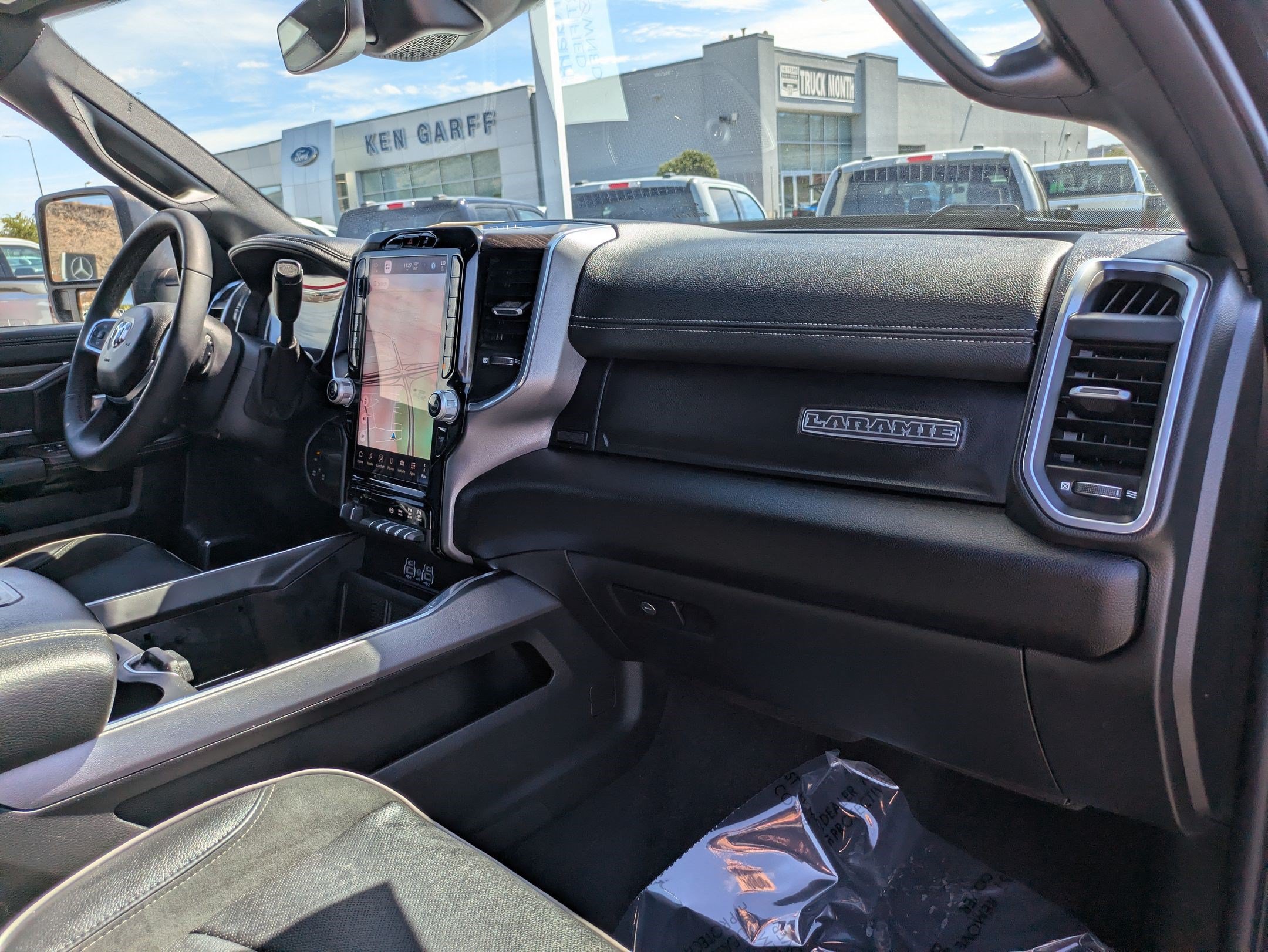 Used 2025 RAM 2500 Laramie AWD/4WD image 32