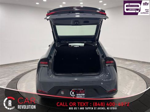 Used 2023 Toyota Prius LE FWD image 40