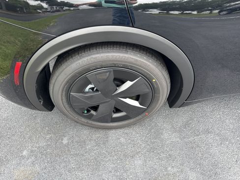 New 2025 Toyota Prius Plug-In Hybrid image 11