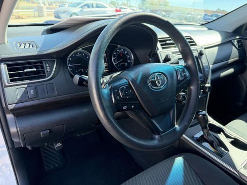 Used 2016 Toyota Camry LE image 28
