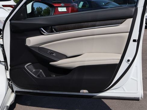 Certified 2022 Honda Accord Touring image 11