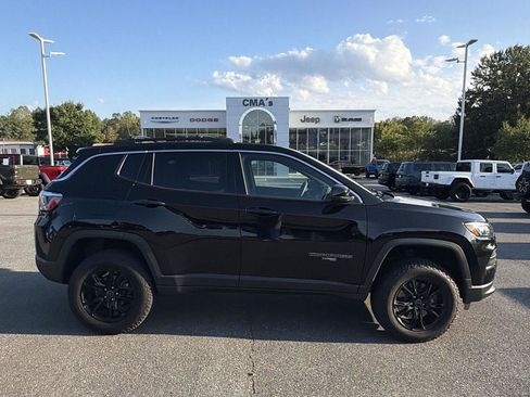 Used 2025 Jeep Compass Sport AWD/4WD image 2