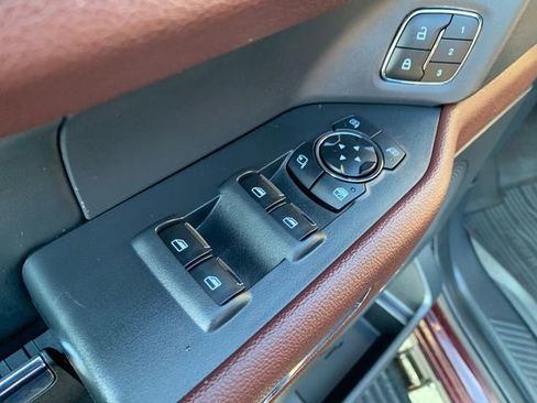 Used 2024 Ford Expedition Limited image 17