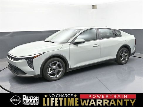 Used 2025 Kia K4 LXS image 1