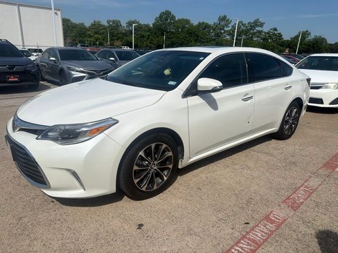 Used 2017 Toyota Avalon XLE Premium w/ All Weather Liner Package FWD image 1