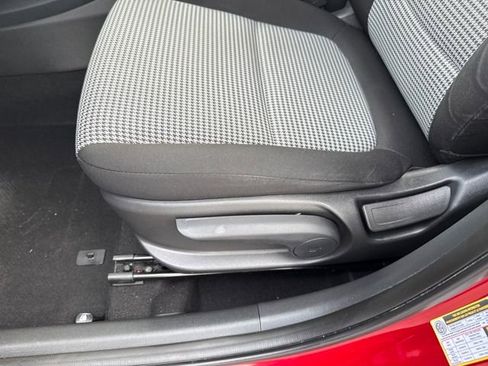 Used 2023 Hyundai Kona SE image 11