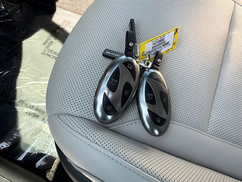 Used 2025 Hyundai Tucson Limited AWD/4WD image 27
