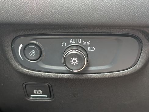 Used 2024 GMC Terrain SLE AWD/4WD image 21