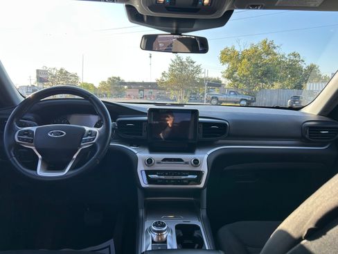 Used 2020 Ford Explorer XLT image 21