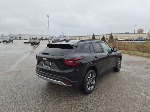 Used 2025 Chevrolet Trax LT w/ Driver Confidence Package image 5