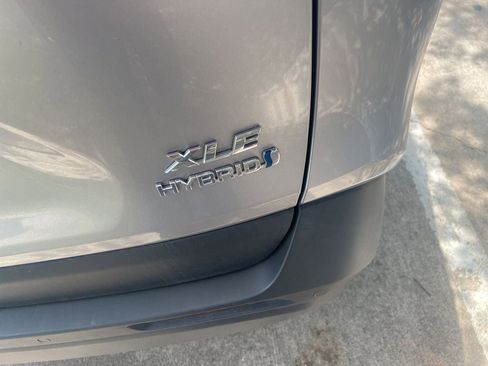 Used 2023 Toyota RAV4 XLE Premium AWD/4WD image 5