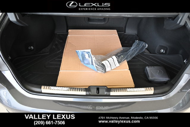 Used 2025 Lexus ES 300h w/ Premium Package FWD image 19