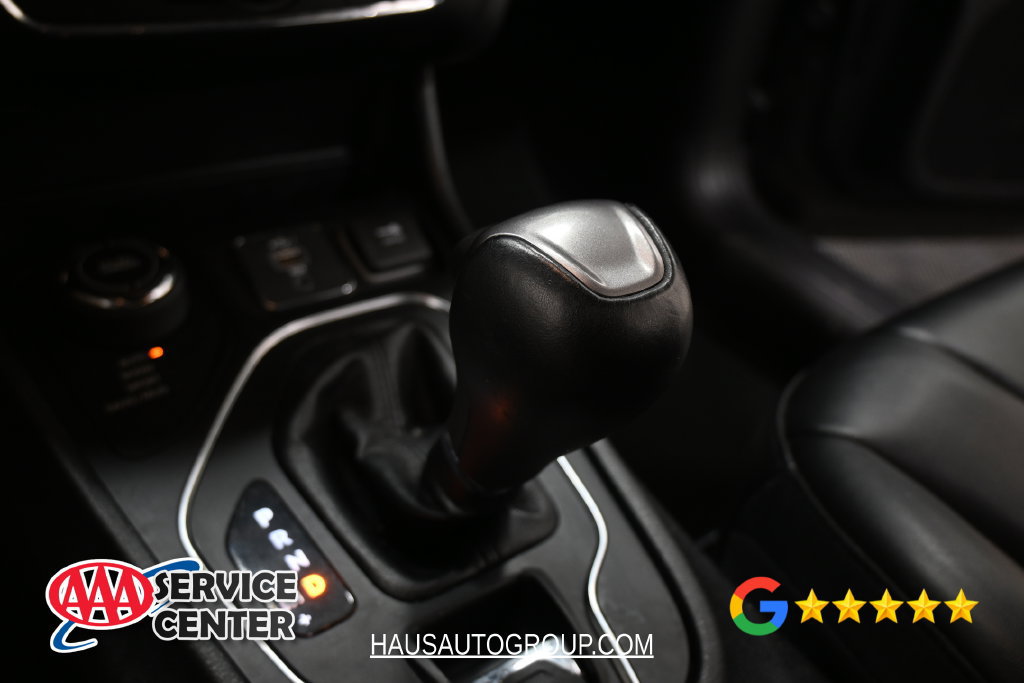 Used 2019 Jeep Cherokee Latitude Plus w/ Cold Weather Group AWD/4WD image 31