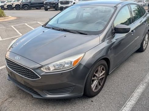 Used 2018 Ford Focus SE FWD image 3
