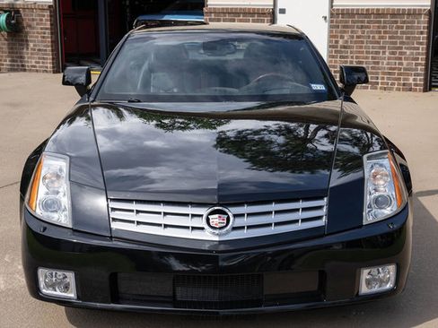 Used 2006 Cadillac XLR RWD image 20