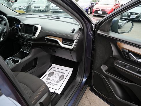 Used 2019 GMC Terrain SLE w/ Driver Convenience Package AWD/4WD image 17