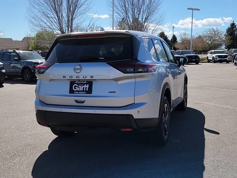 Used 2025 Nissan Rogue SV AWD/4WD image 16