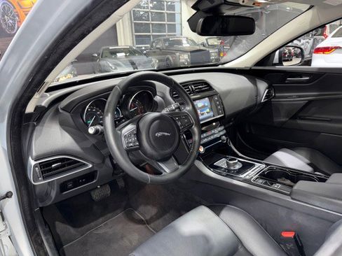 Used 2017 Jaguar XE Premium image 48