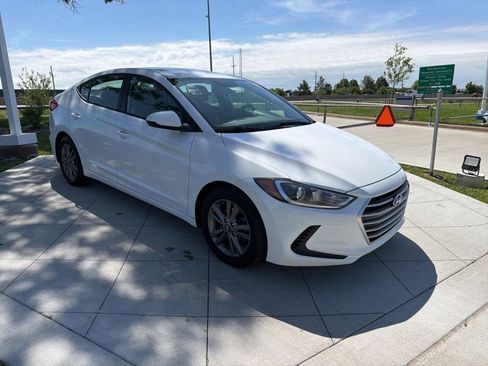 Used 2018 Hyundai Elantra SEL FWD image 2