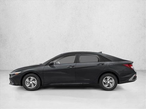 New 2026 Hyundai Elantra SE FWD image 3