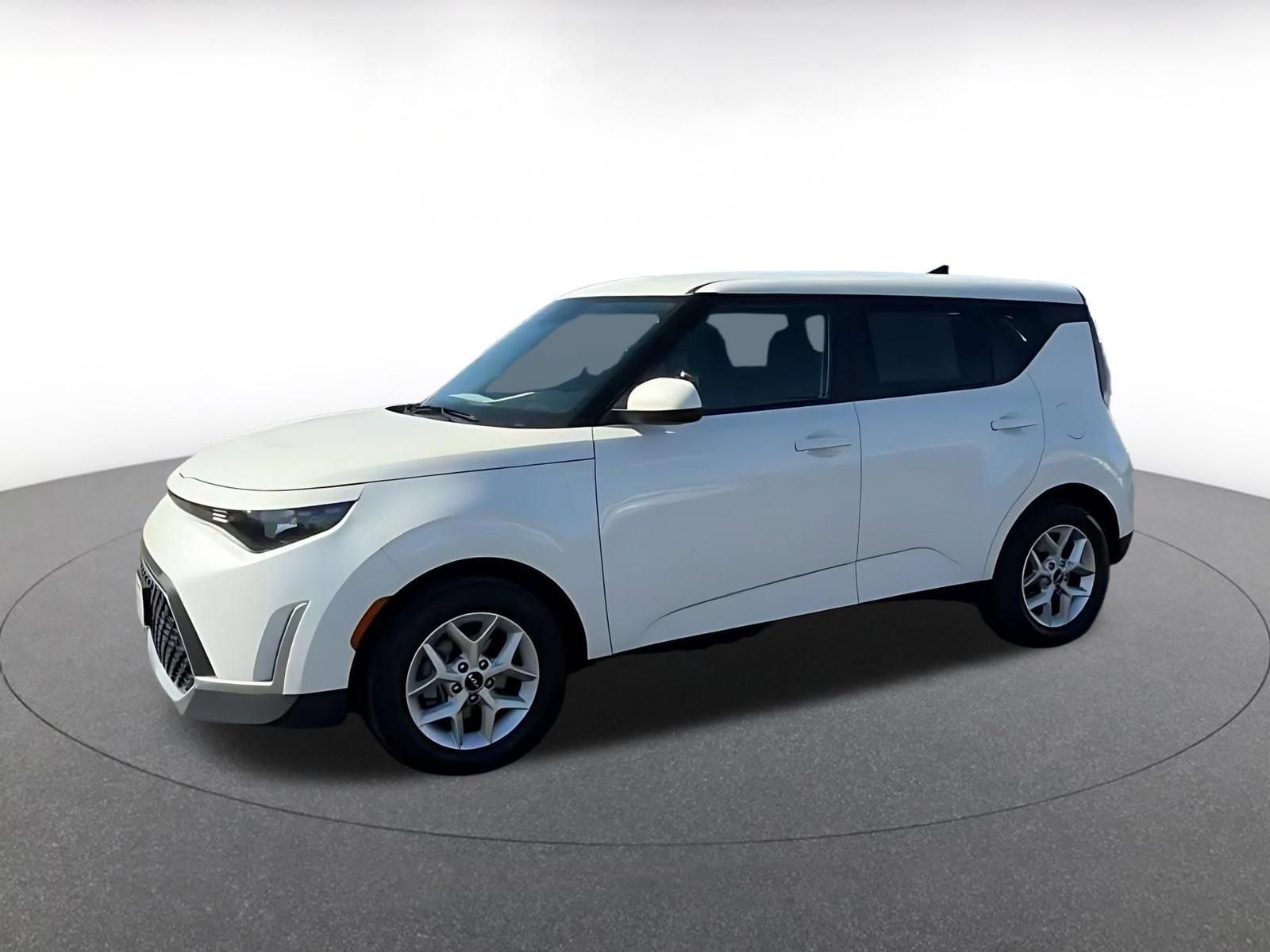 Used 2025 Kia Soul LX w/ LX Technology Package FWD image 7