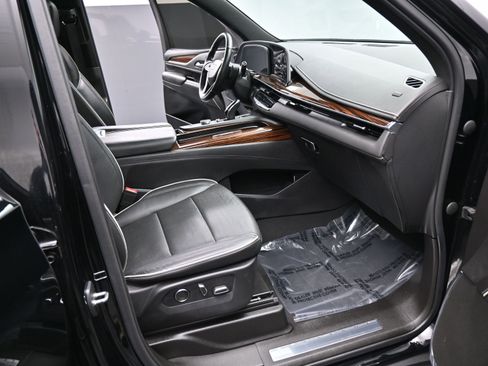 Used 2021 Cadillac Escalade Premium Luxury image 21