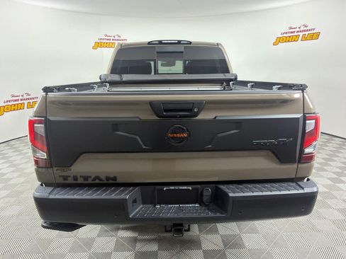 Used 2021 Nissan Titan PRO-4X w/ Pro-4x Convenience Package AWD/4WD image 4
