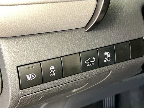 Used 2020 Toyota Camry SE image 17