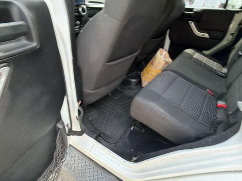 Used 2011 Jeep Wrangler Unlimited Sahara AWD/4WD image 23