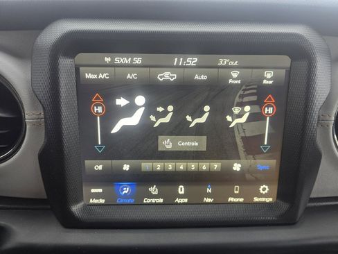 Used 2023 Jeep Gladiator Overland image 17