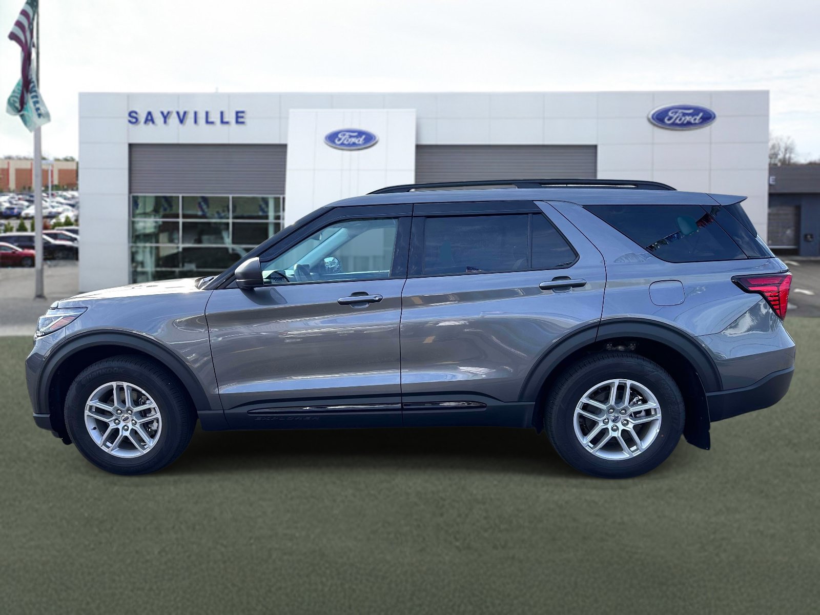 Used 2026 Ford Explorer Active AWD/4WD image 2