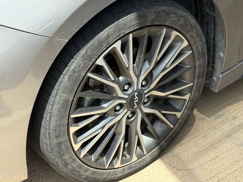 Used 2022 Kia Forte GT-Line w/ GT-Line Premium Package FWD image 5