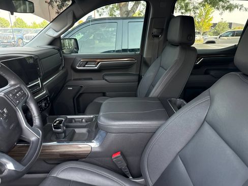 Used 2024 Chevrolet Silverado 1500 LT Trail Boss w/ Convenience Package II AWD/4WD image 5