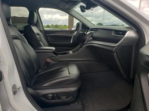 Used 2023 Jeep Grand Cherokee Limited AWD/4WD image 17