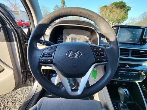 Used 2019 Hyundai Tucson SE image 11
