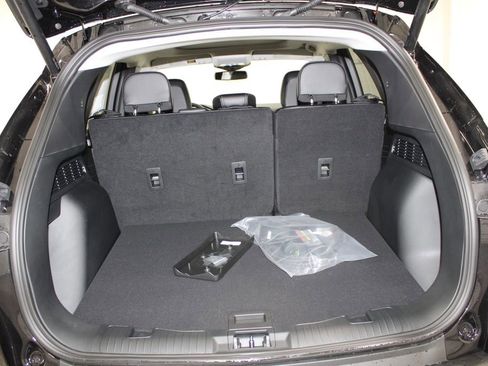 New 2025 Ford Escape SE w/ PHEV Premium Package image 32