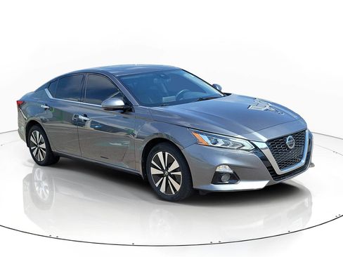 Used 2019 Nissan Altima 2.5 SV image 2
