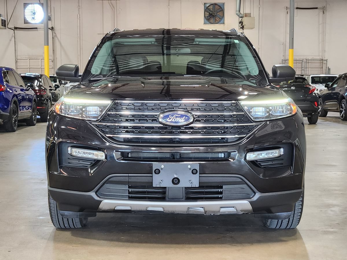 Used 2024 Ford Explorer XLT w/ Equipment Group 202A RWD image 2