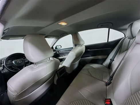 Used 2021 Toyota Camry SE image 13